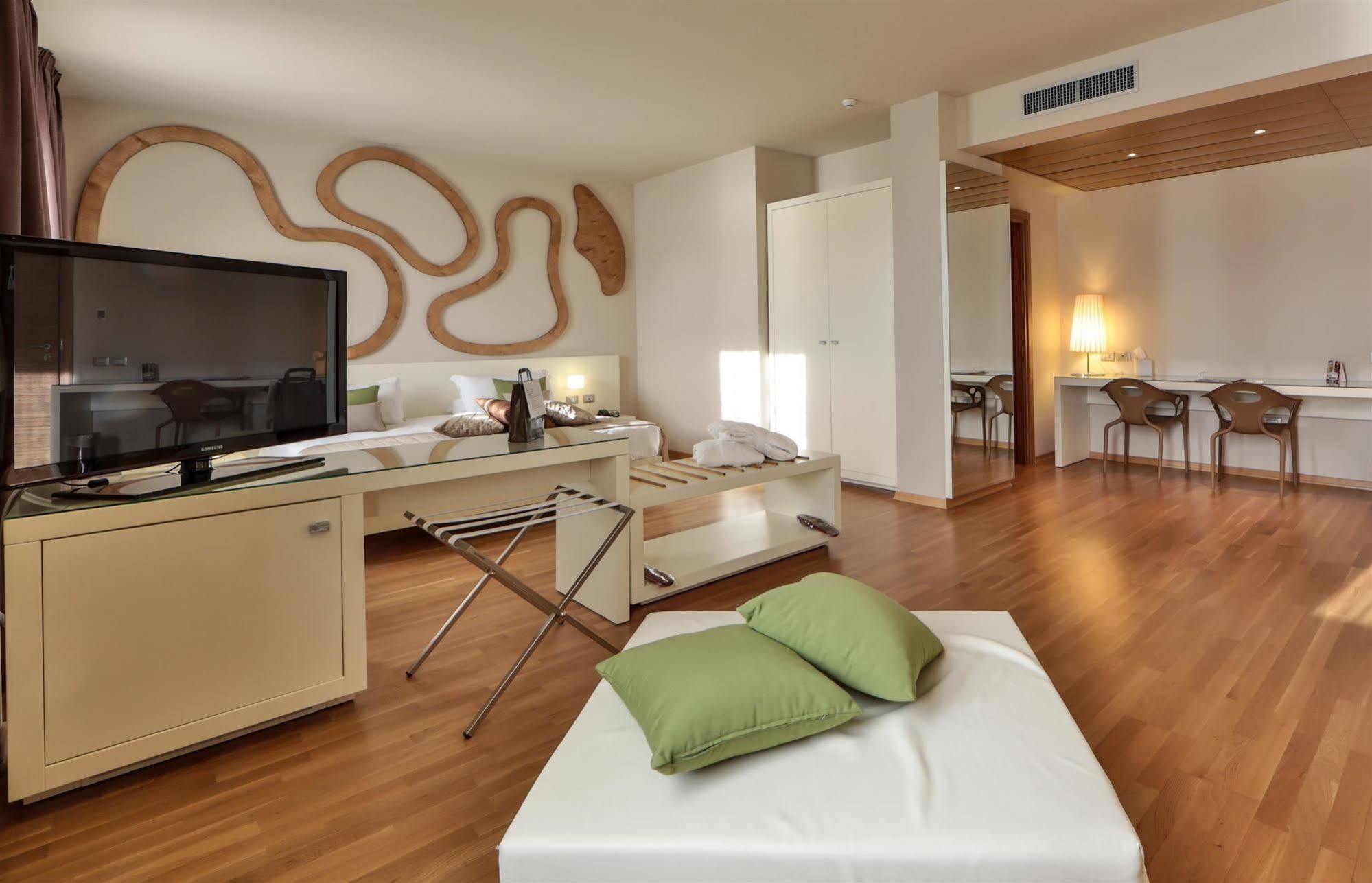 Hotel Western Leone Di Messapia Hotel&conference 4*